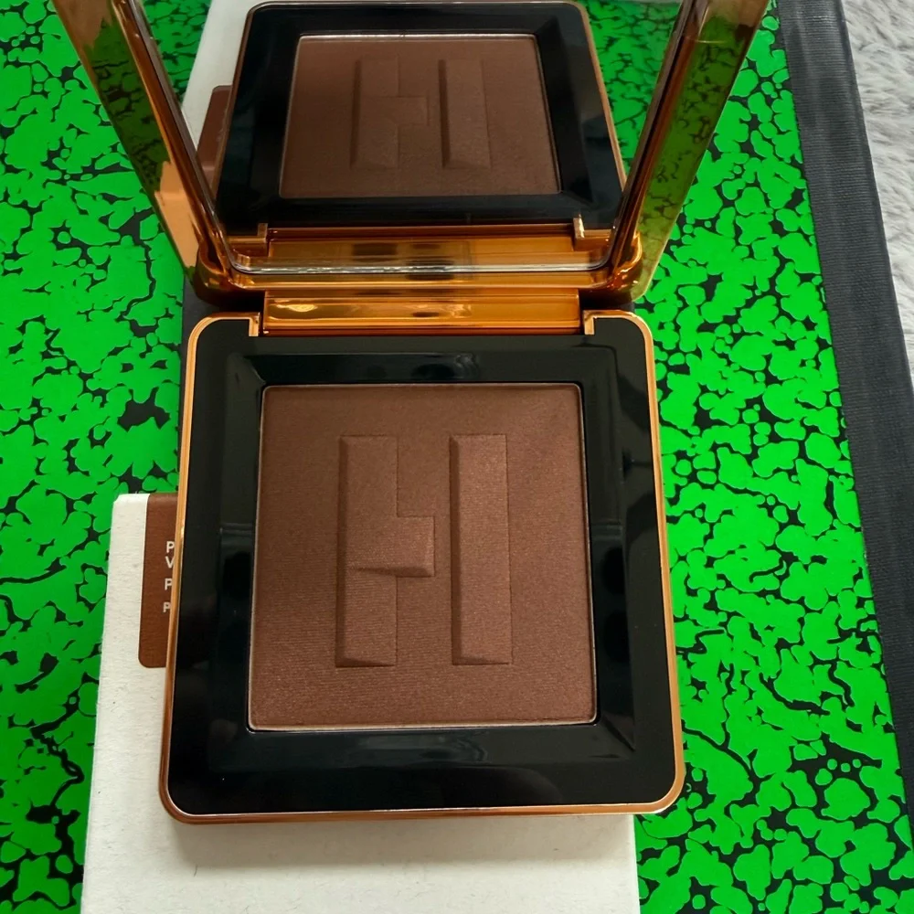 Haus Labs By Lady Gaga Velvet Bronzer Compact — Brown & White Packaging
